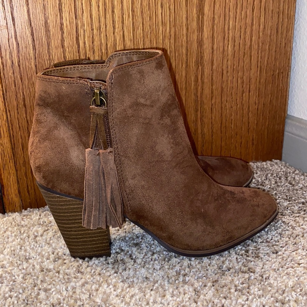 Women’s Merona Brown Heeled Boots (Size 7.5)